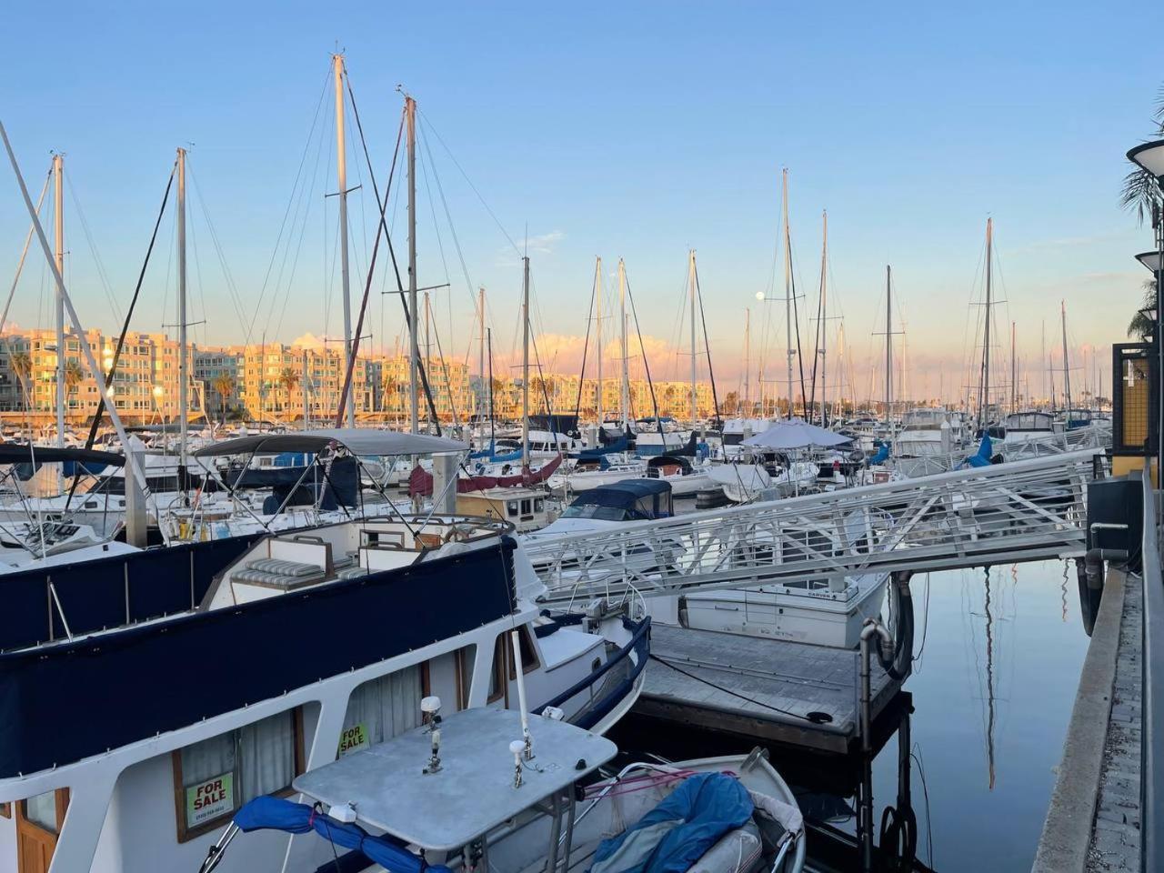 Luxurious Apartment With The Marina View Лос-Анджелес Экстерьер фото